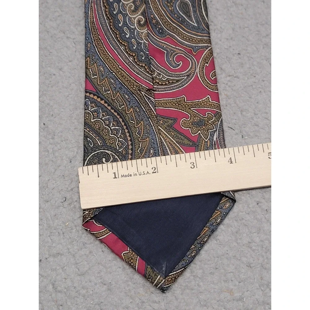 Vintage Higbee's Tie Mens Pink Paisley Made in USA‎ Classic Necktie Formal Dress